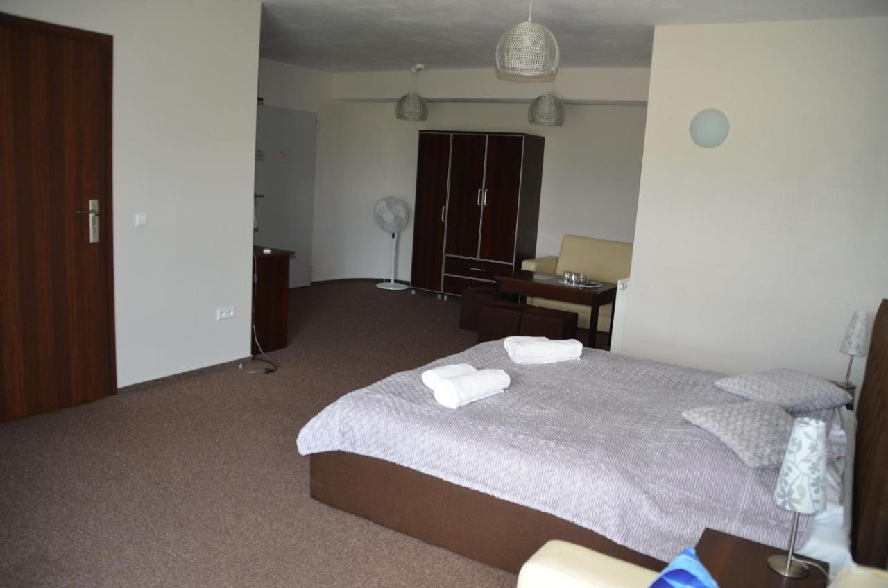 Hotel Tenis Chrząstowice Buitenkant foto