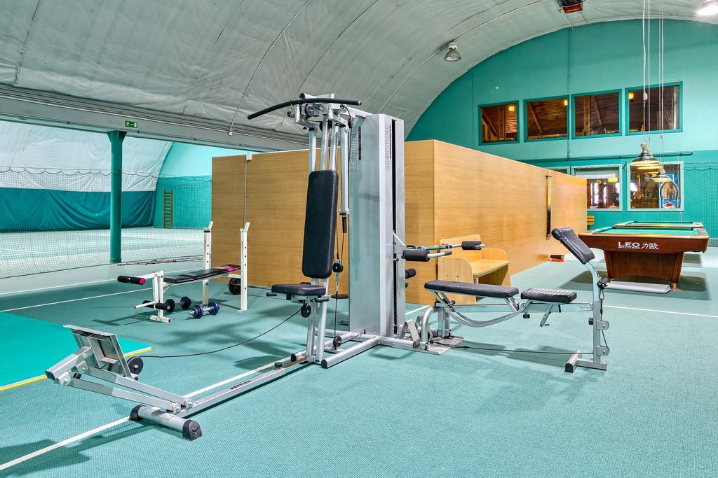 Hotel Tenis Chrząstowice Buitenkant foto
