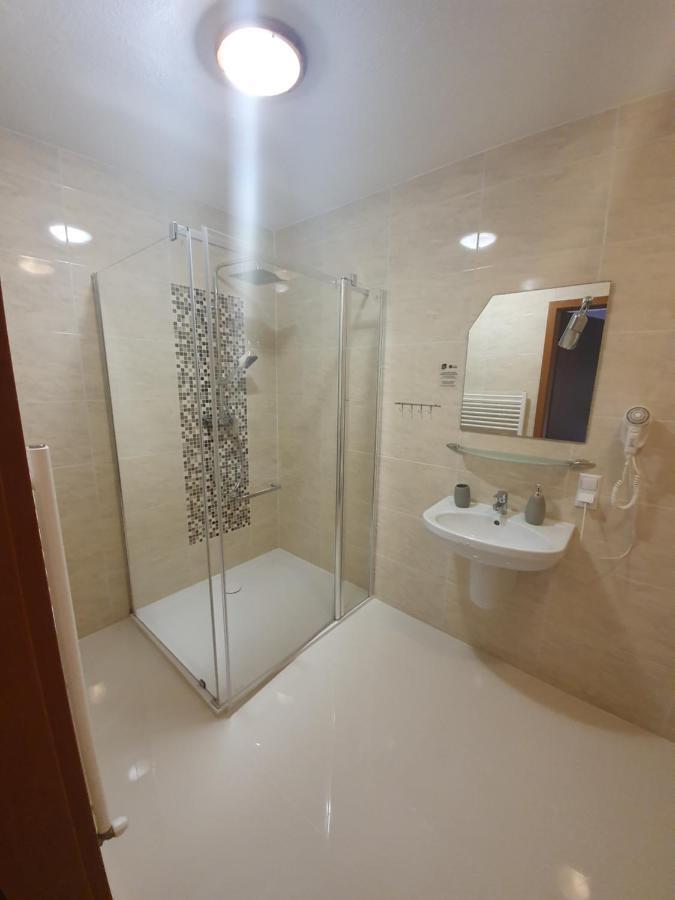 Hotel Tenis Chrząstowice Buitenkant foto